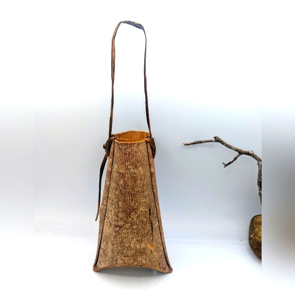 VTG Handmade Tree Bark  Mtn Berry Basket/ Bag flower basket with handle